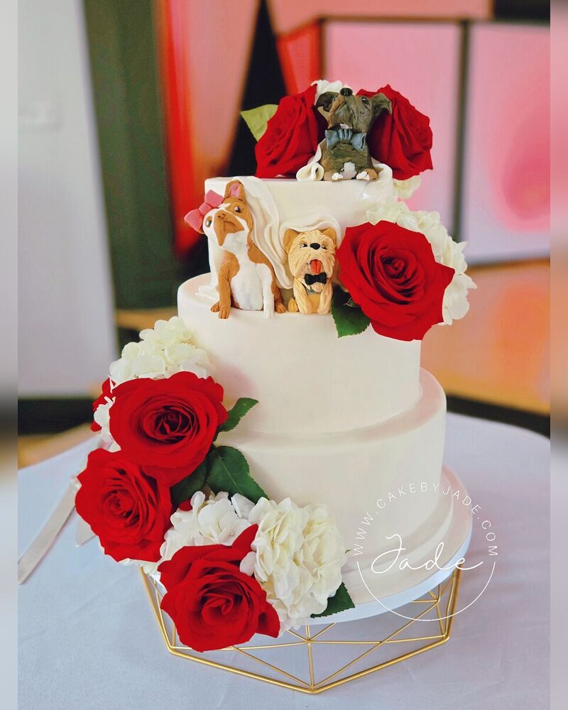 Red roses and sugar portraits of the couple's dogs